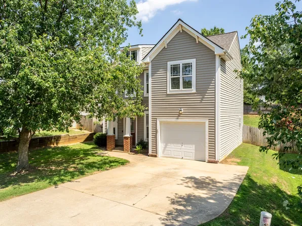 104 Hutson Ln, Clayton, NC 27527