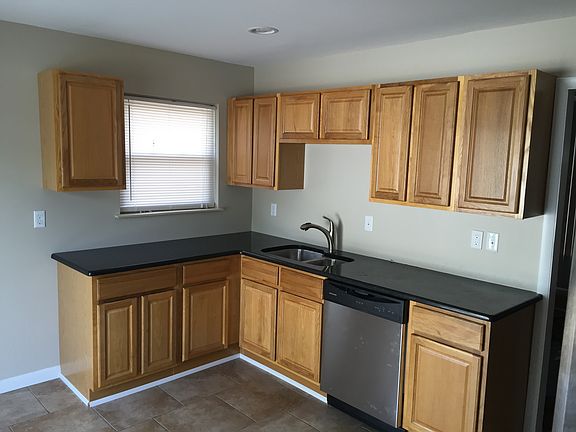 3rd image of 652 Forest St