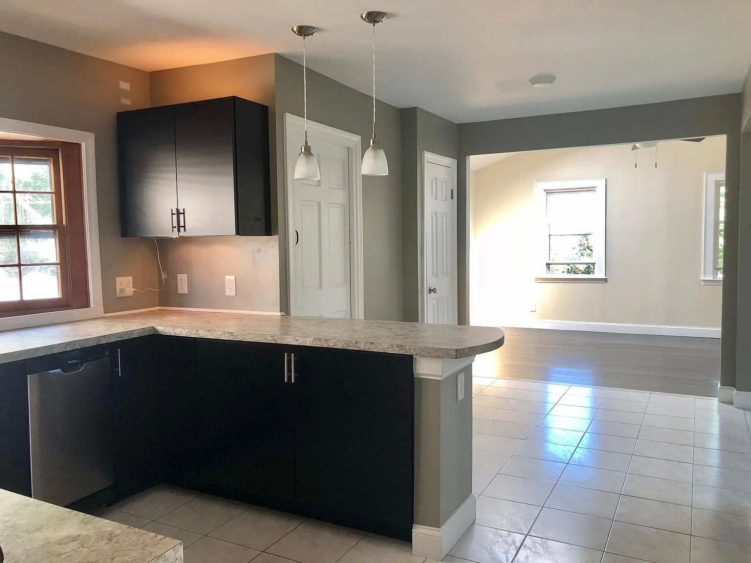 4 bed, 2208 sqft, $1,350 — Photo 3
