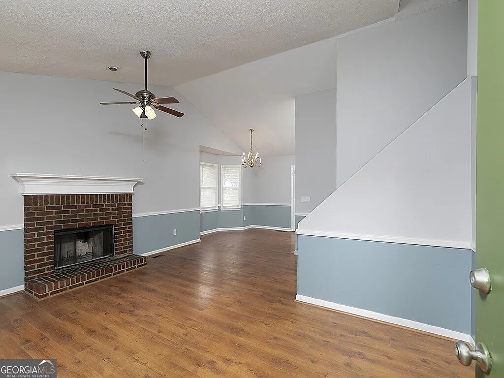 4 bed, 3.0 bath, 1769 sqft, $2,300 — Photo 3