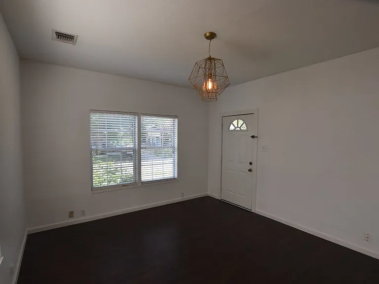 608 W Rosewood Ave — Photo 1