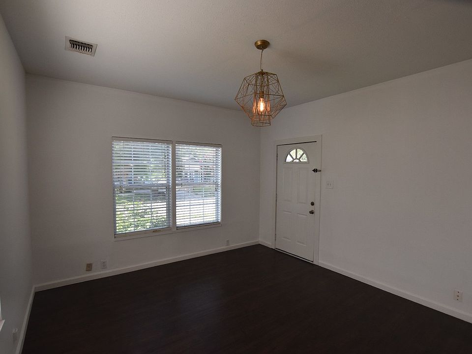 1st image of 608 W Rosewood Ave