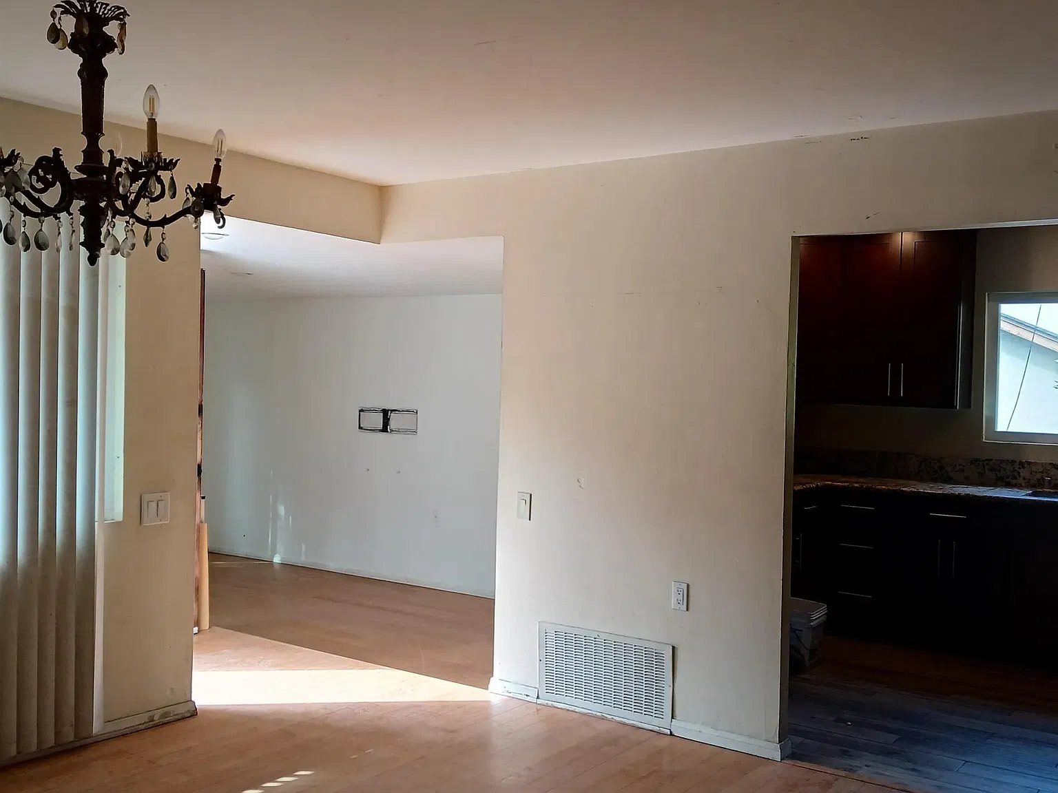 5 bed, 2.0 bath, 1545 sqft, $4,850 — Photo 3