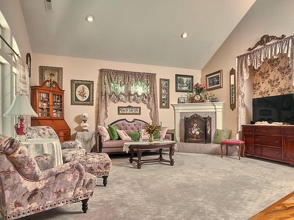 5th image of 646 Cedarwood Dr