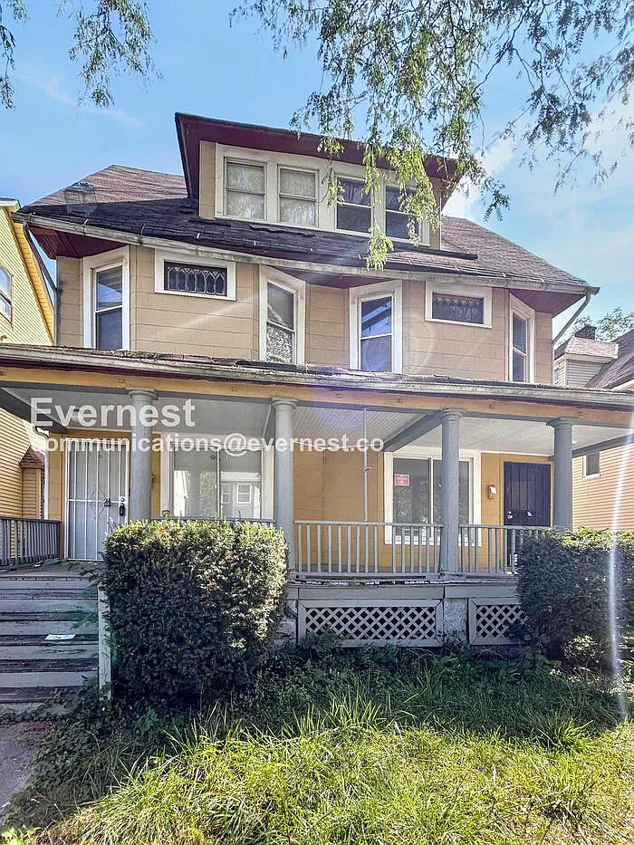 2213 E 82nd St photo 1