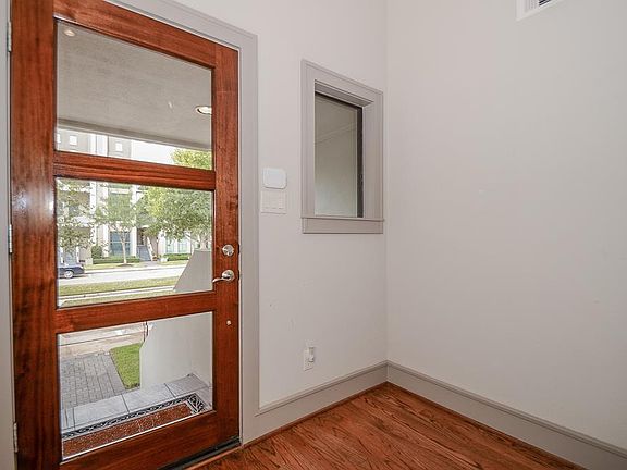 3rd image of 1405 Lake Pointe Pkwy