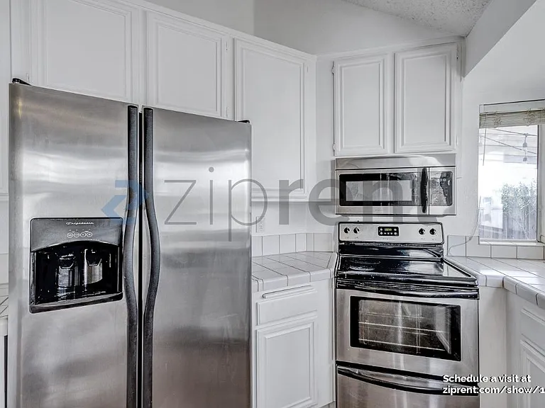 908 Beechwood Cir — Photo 9