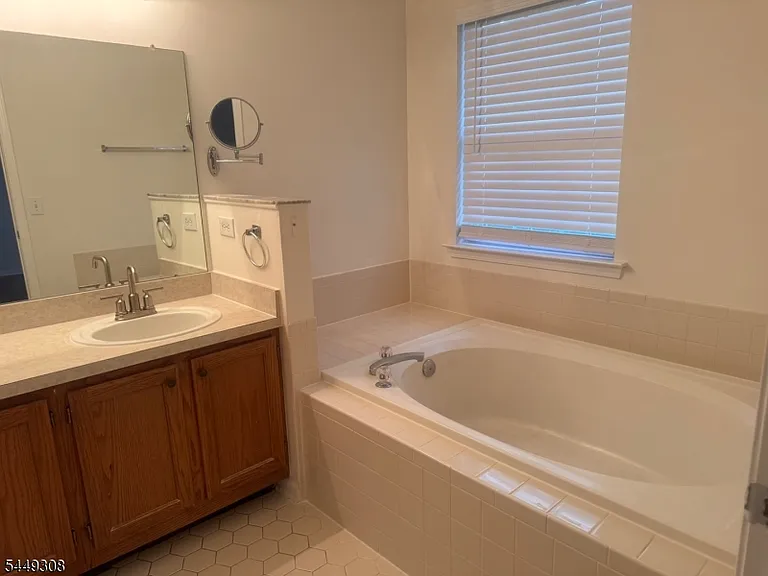 32 Chesterfield Ct — Photo 8