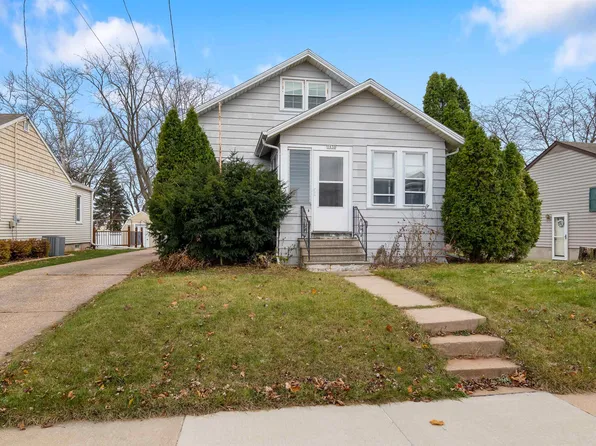 1630 Mount Vernon St, Oshkosh, WI 54901
