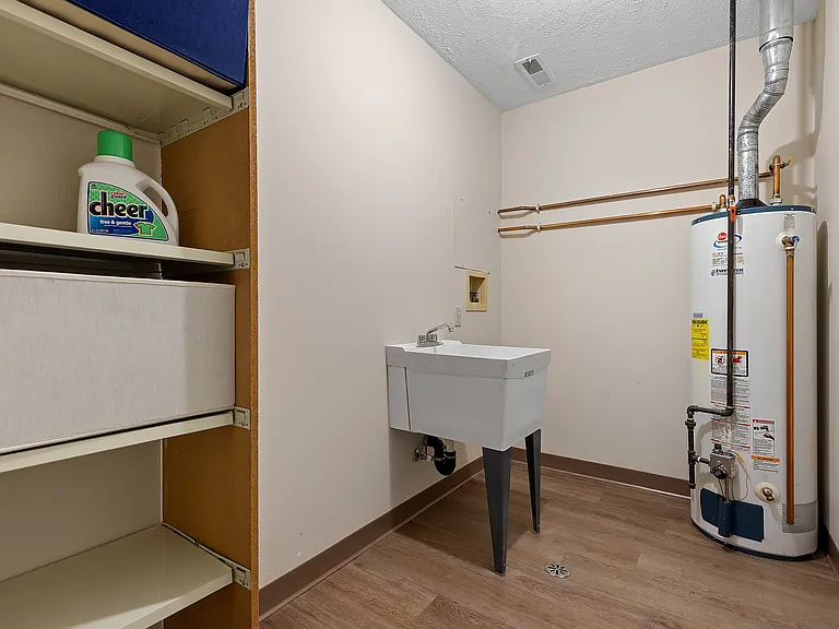 Oakwood Apartments — Photo 11