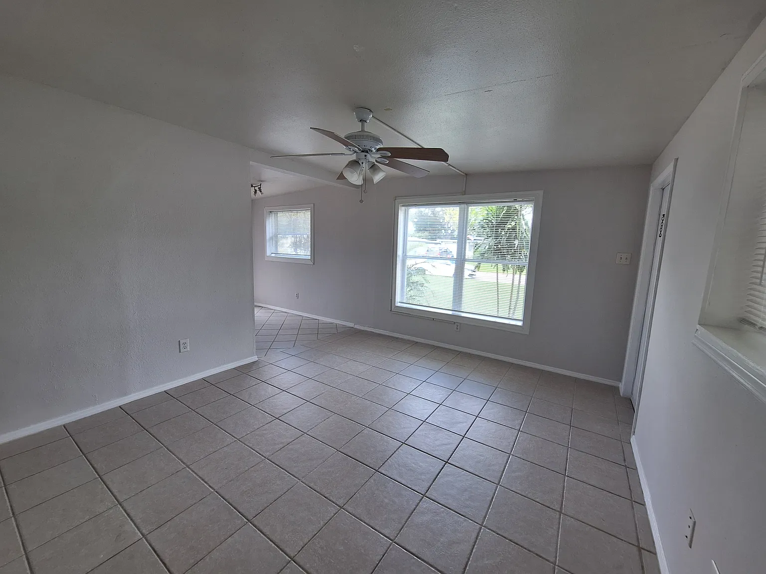 2 bed, 744 sqft, $1,680 — Photo 3