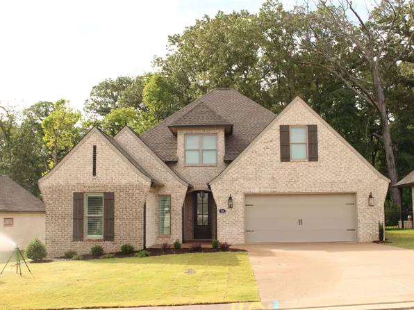 62 Emerald Breeze Dr, Jackson, TN 38305