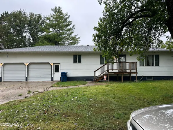 141 8th St NE, Watertown, SD 57201