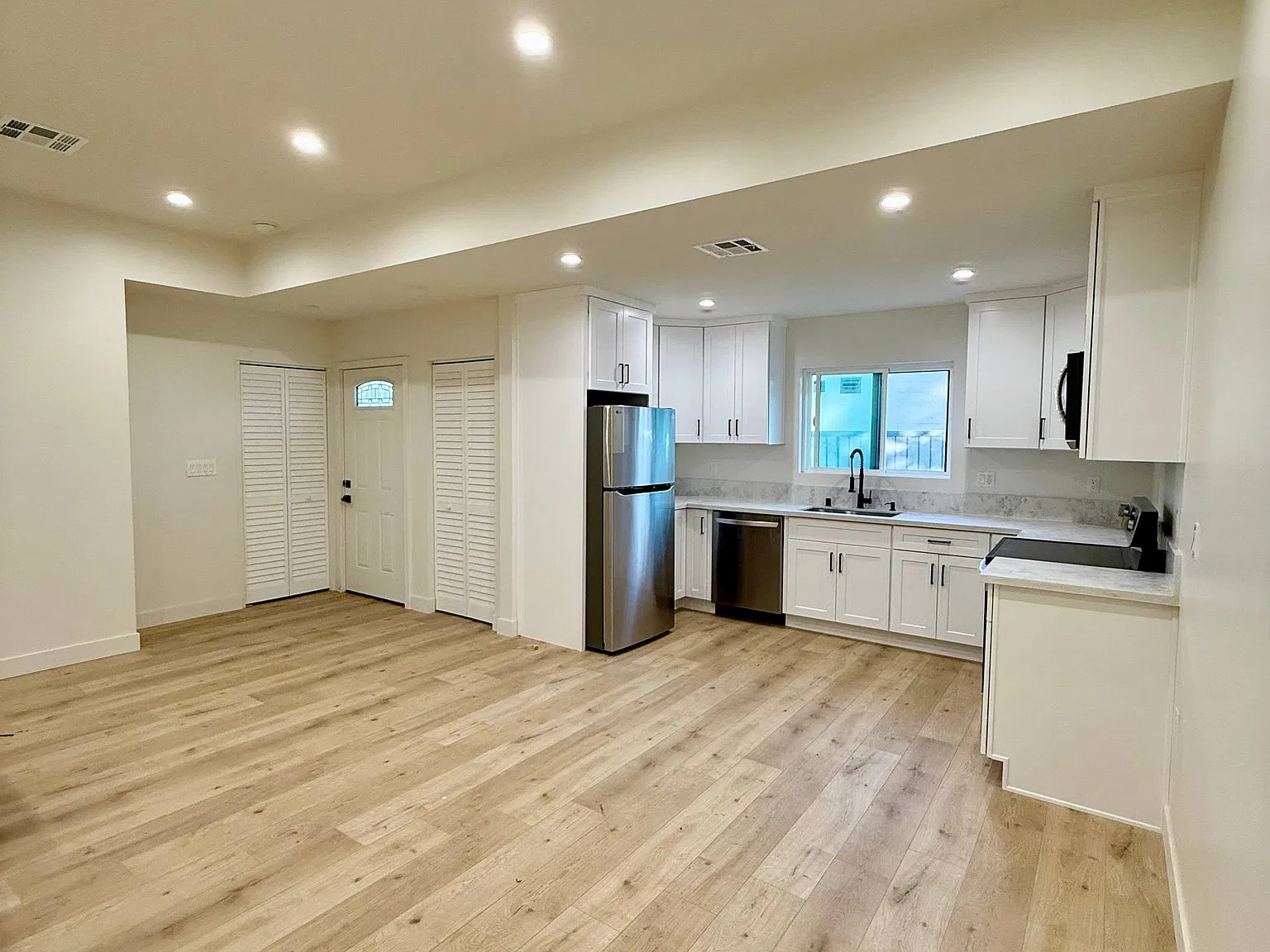 1412 N Maple St — Photo 4