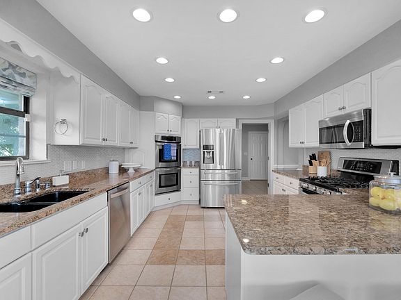 4th image of 130 Dolphin Point Rd