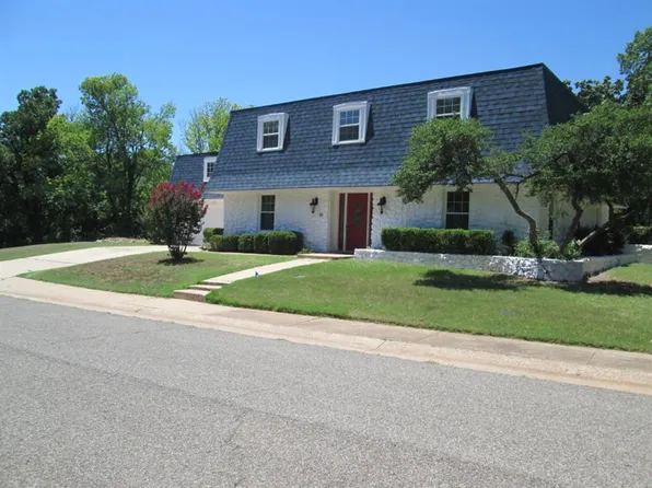 2709 Trail Creek Rd, Edmond, OK 73012