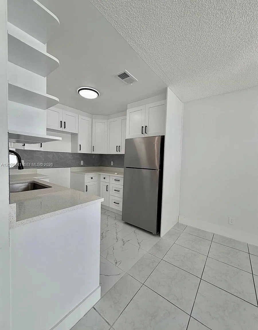 Crystal View Townhomes — Photo 4
