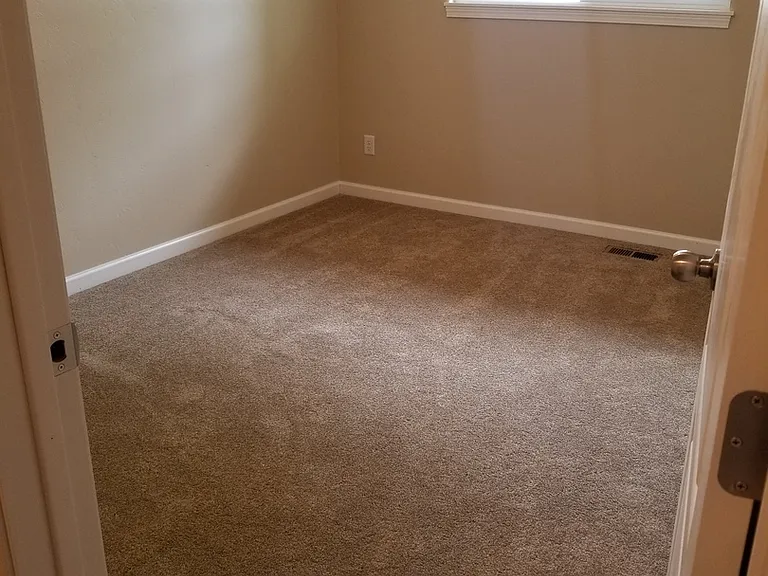 Spacious & Updated 3 bedrooms +large rec room 2 baths, landscaped — Photo 6