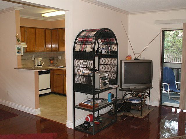 living room / kitchen