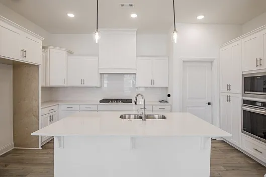 4 bed, 2.5 bath, 2300 sqft, $3,600 — Photo 4