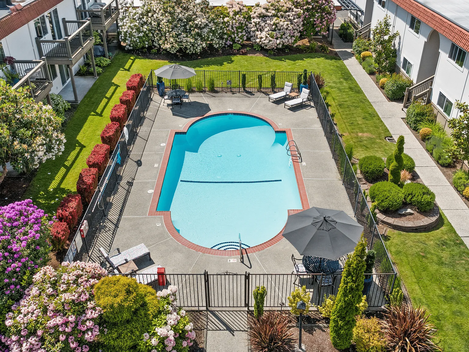 Valencia Apartments — Photo 4