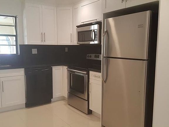 3rd image of 3948 Estepona Ave