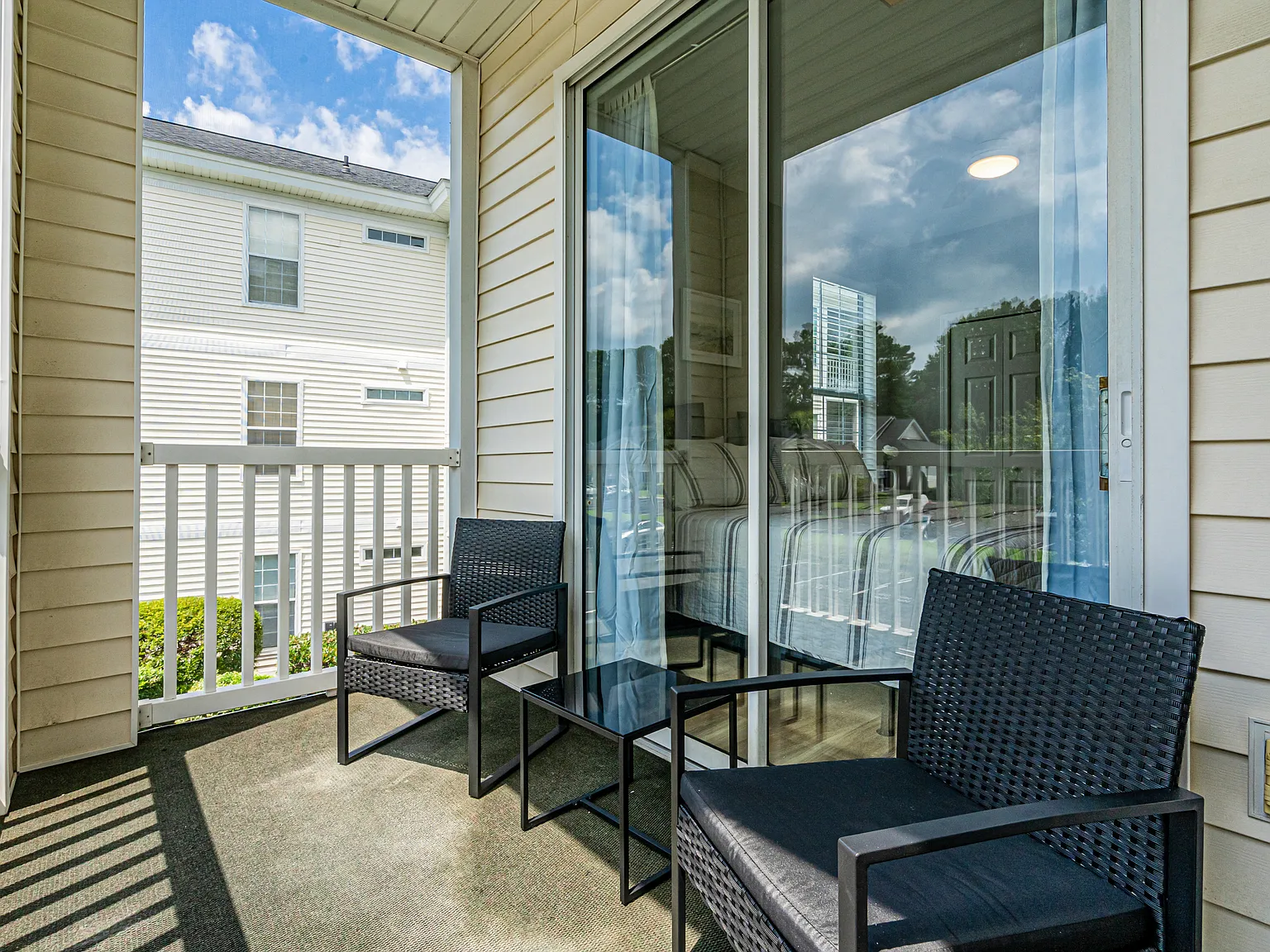 1286 River Oaks Dr — Photo 2