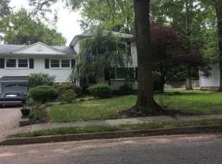 135 Morningside Rd, Paramus, NJ 07652