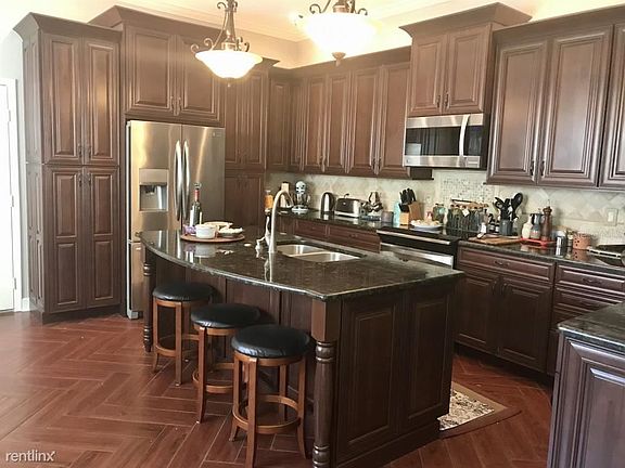 3rd image of 1736 Arabian Ln