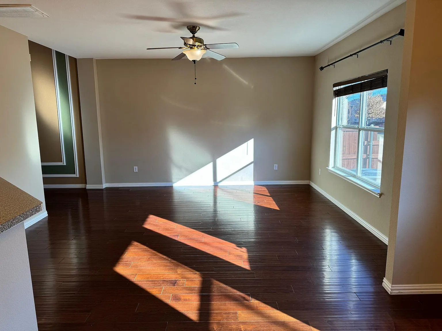 2 bed, 2.5 bath, 1549 sqft, $2,500 — Photo 4