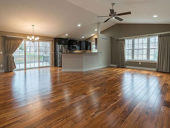 2nd image of 1622 Shamrock Dr