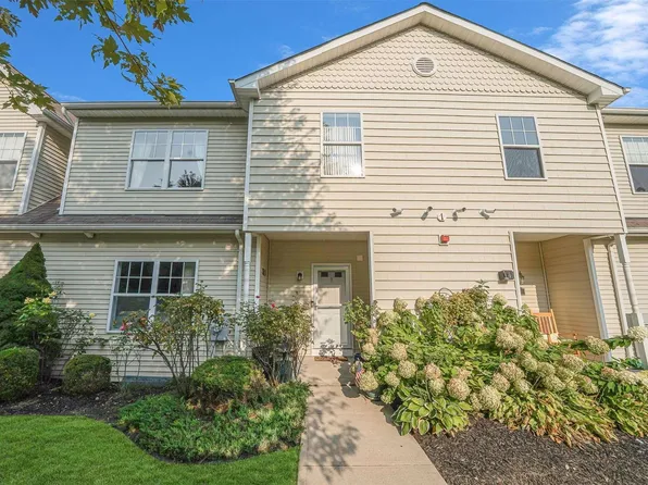 3 Daremy Circle #3, Medford, NY 11763