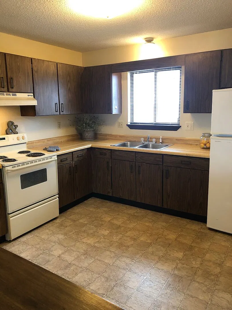 4401 Vasey Ave — Photo 3