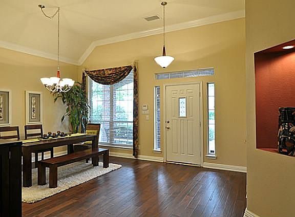 4th image of 214 Brittany Dr