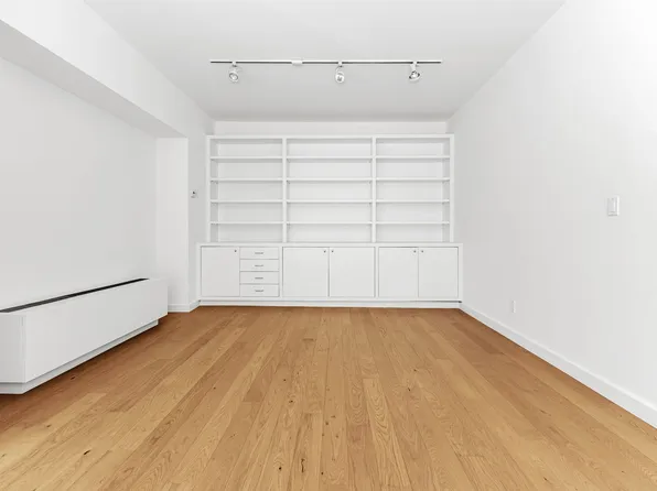 500 Park Avenue image 5 of 11