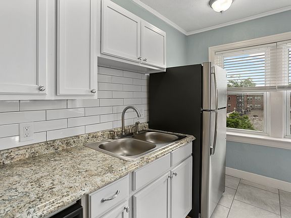 5th image of 722 W 37th St #9