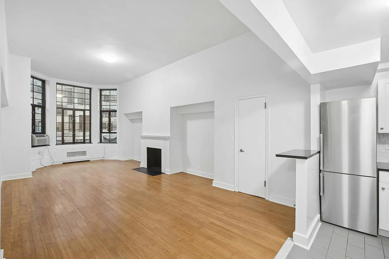 310 East 44th Street — Photo 1