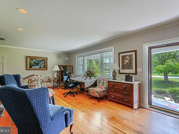 4th image of 199 Riverside Dr