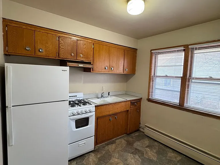 616 Ivy Ave E — Photo 4