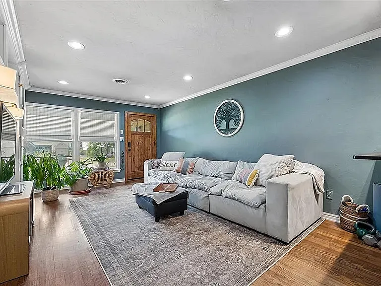 3 bed, 1306 sqft, $2,375 — Photo 4