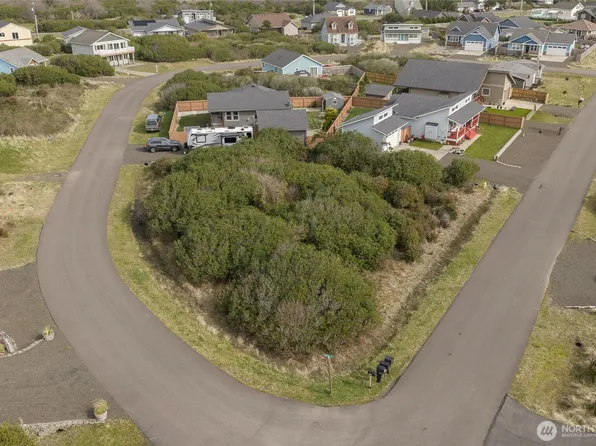 1240 Storm King Avenue SW, Ocean Shores, WA 98569