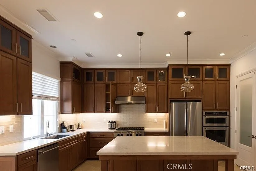 4 bed, 4.5 bath, 2697 sqft, $6,500 — Photo 2