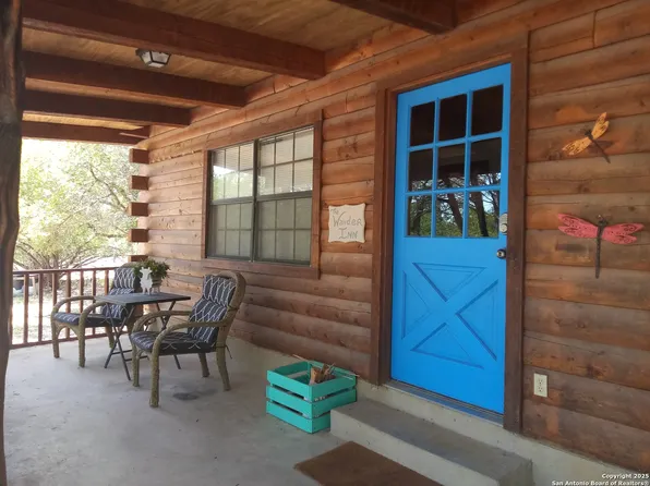 902 Mariposa Ave, ConCan, TX 78838