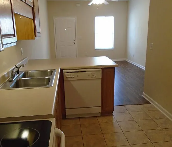 Crosswinds Condominums — Photo 5
