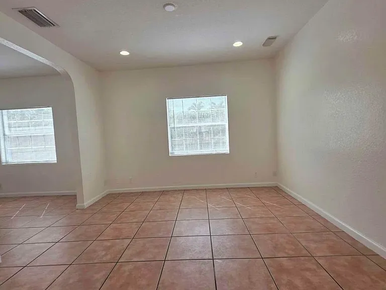 808 W Lakewood Rd — Photo 6