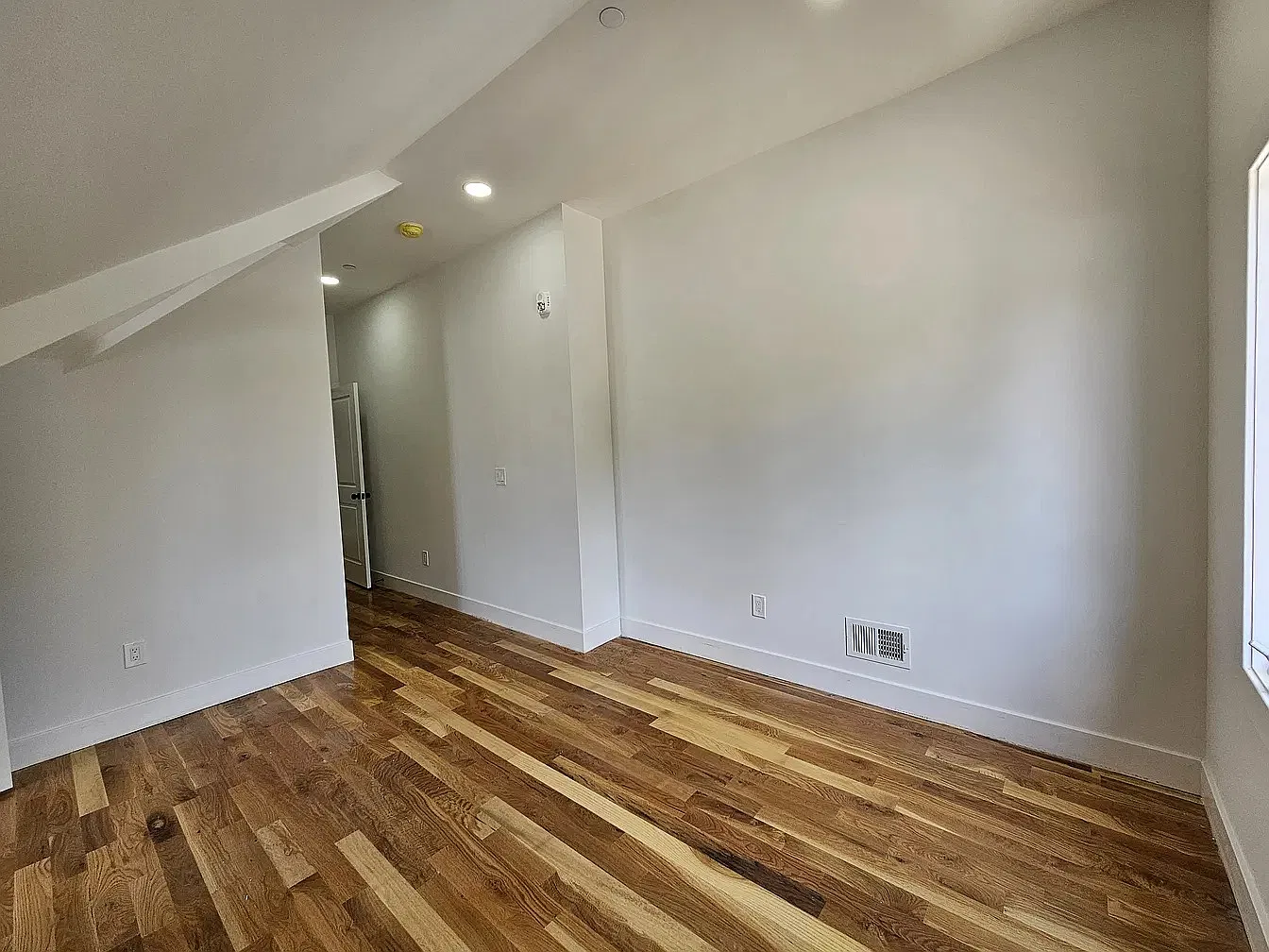 2 bed, 1200 sqft, $2,300 — Photo 3