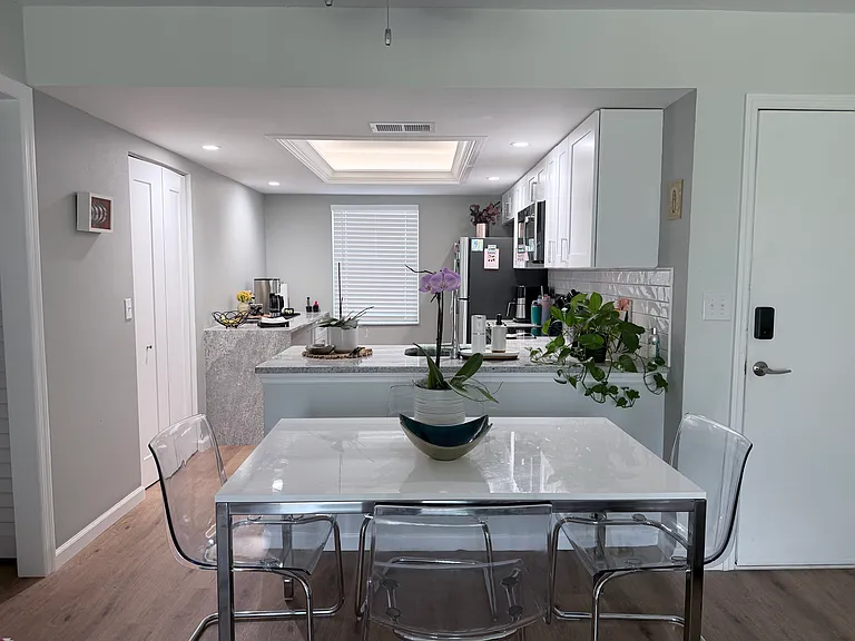 203 Meadow Ln — Photo 1