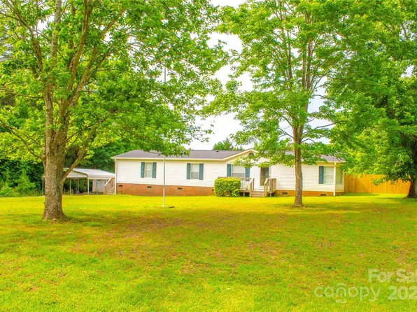 745 Rock Castle Dr, York, SC 29745