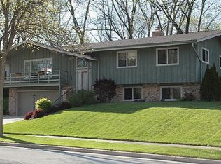 2926 Rolling Ridge Dr, Waukesha, WI 53188