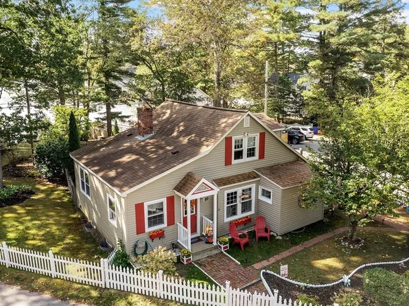 20 4th Ln, Chelmsford, MA 01824